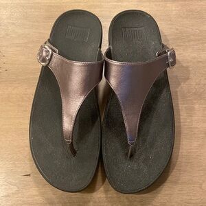 Birkenstock thong sandal. Pewter. Women’s 8. Excellent condition.